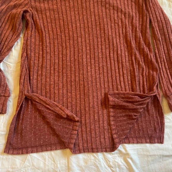Rust Ribbed V-Neck Sweater - Picture 4 of 5